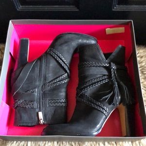 Vince Camuto booties size 9